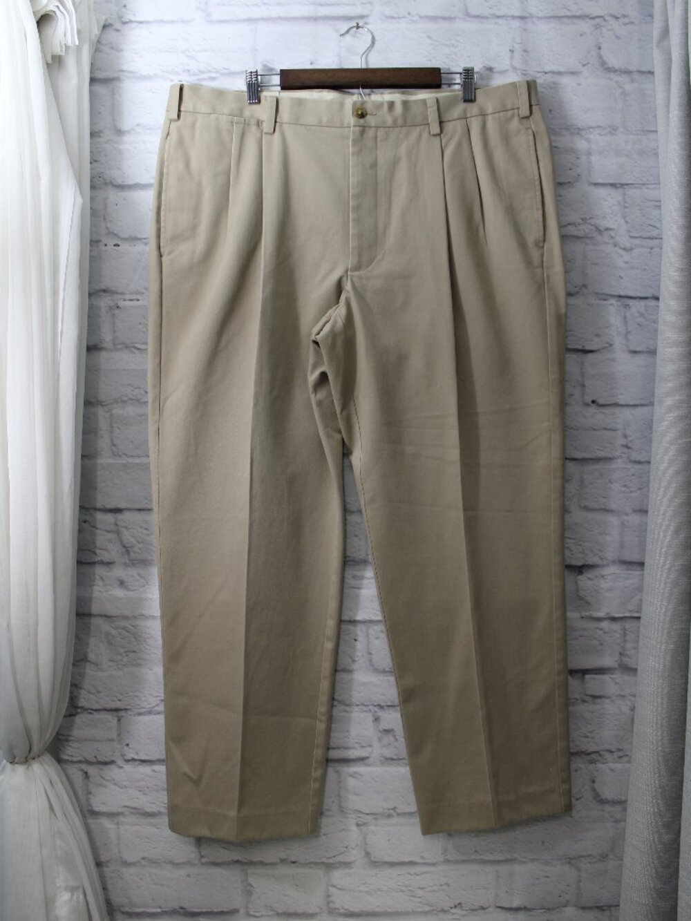 Orvis Mens 42 Classic Khaki Pleated Front Chino Dress Pants Office Casual Formal